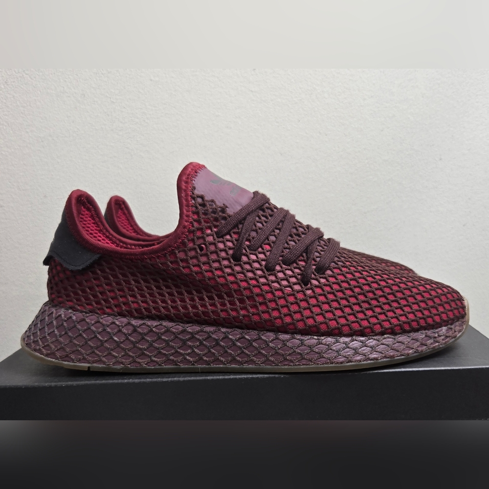 Adidas Deerupt Runner burgundy size 11